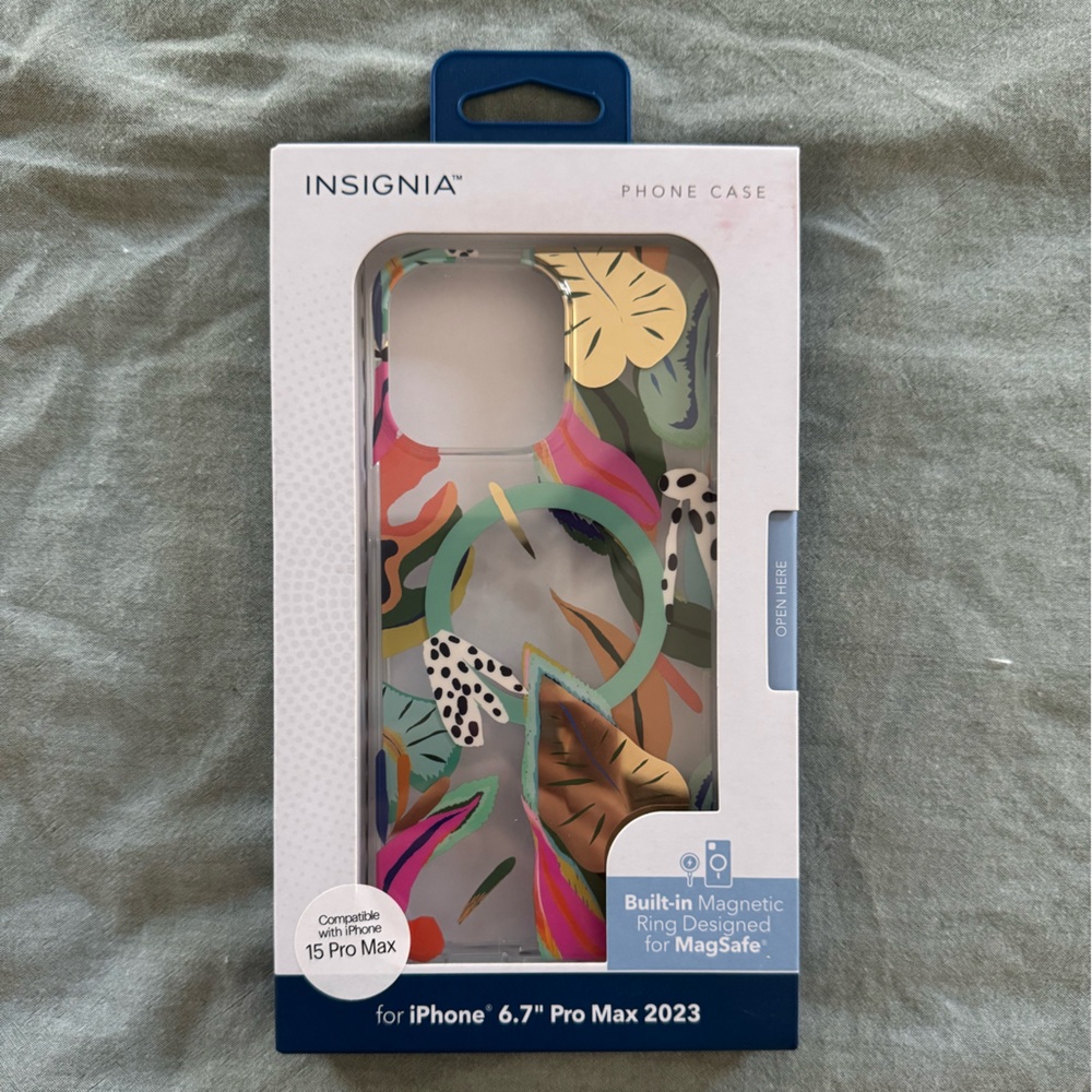 Insignia Colorful MagSafe Hard Shell Case for iPhone 15 Pro Max (Floral Print)